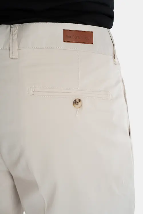 KRATKE HLAČE CHINO BOJA LEDA 48
