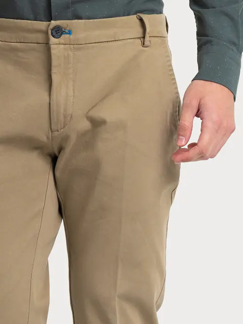 CHINO HLAČE OD PAMUKA SLIM SMEĐA 48