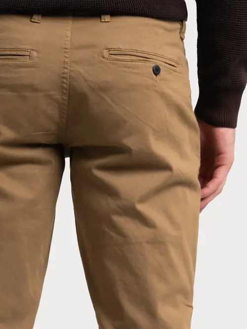 CHINO HLAČE Z LIOCELOM 48 RJAVA SLIM
