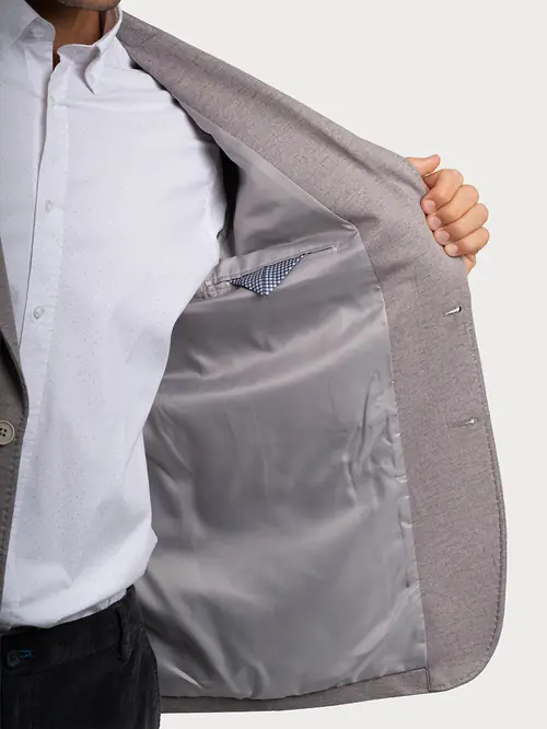 SMART CASUAL SUKNJIČ Z MIKRO VZORCEM 48 RJAVA SLIM