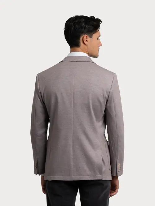 SMART CASUAL SUKNJIČ Z MIKRO VZORCEM 48 RJAVA SLIM