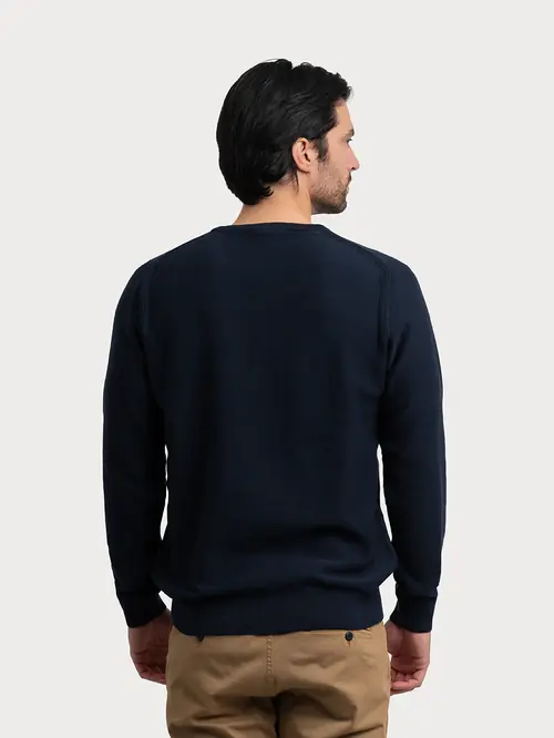 VESTA S VEZENIM LOGOM I OKRUGLIM IZREZOM M NAVY REGULAR