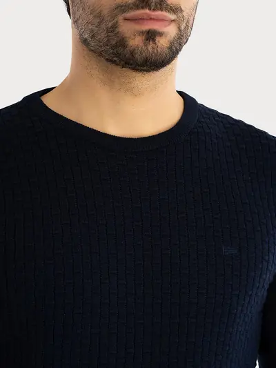 MUŠKA VESTA S DISKRETNIM DEZENOM