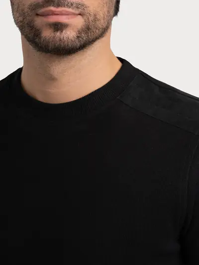 MAJICA S UMETCIMA OD UMJETNOG ANTILOPA NA RAMENIMA